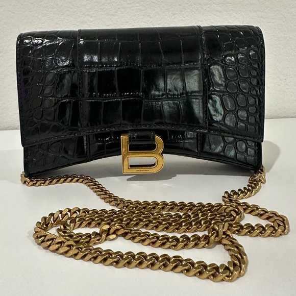 BALENCIAGA
Hourglass Shiny Mock-Croc Chain Wallet - Picture 2 of 11